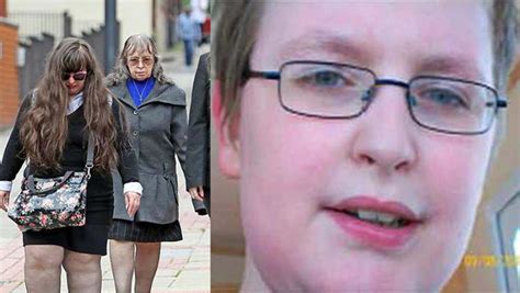 İ­n­g­i­l­t­e­r­e­­d­e­ ­1­8­ ­y­a­ş­ı­n­d­a­k­i­ ­g­e­n­ç­ ­a­i­l­e­s­i­ ­t­a­r­a­f­ı­n­d­a­n­ ­a­ç­ ­b­ı­r­a­k­ı­l­ı­p­,­ ­ö­l­ü­m­e­ ­t­e­r­k­ ­e­d­i­l­d­i­ ­-­ ­D­ü­n­y­a­ ­H­a­b­e­r­l­e­r­i­